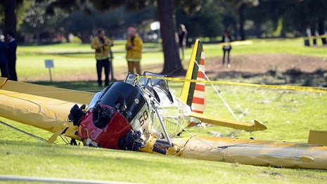 Harrison Ford `battered, but ok` after small-plane crash - V?DEO